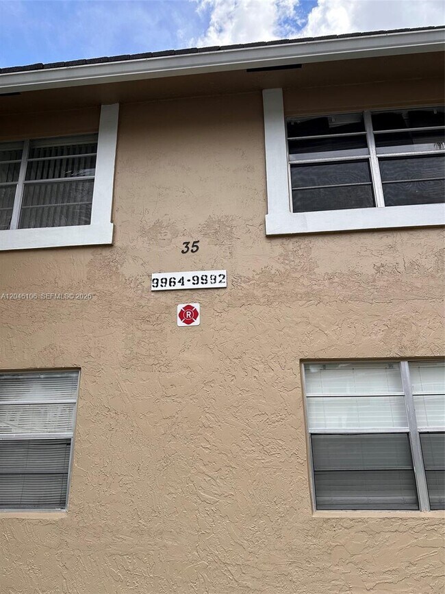 Foto del edificio - 9976 Twin Lakes Dr