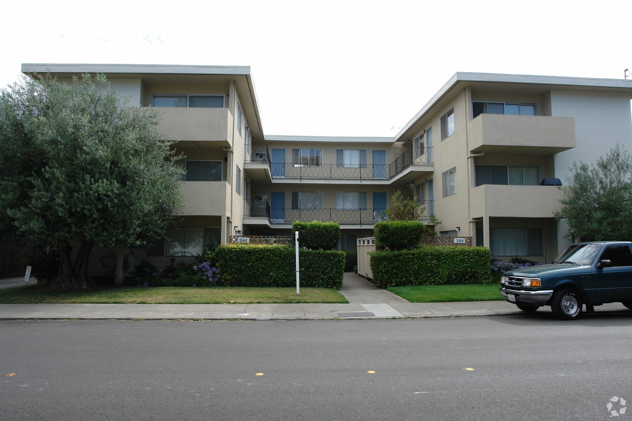 Building Photo - 244 N Ellsworth Ave