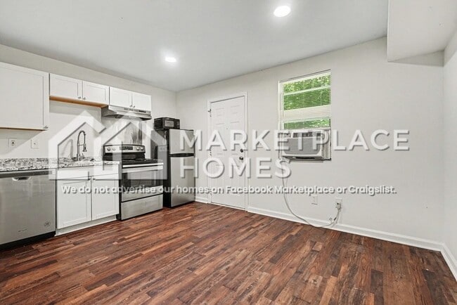 Building Photo - 1226 Coronada Dr