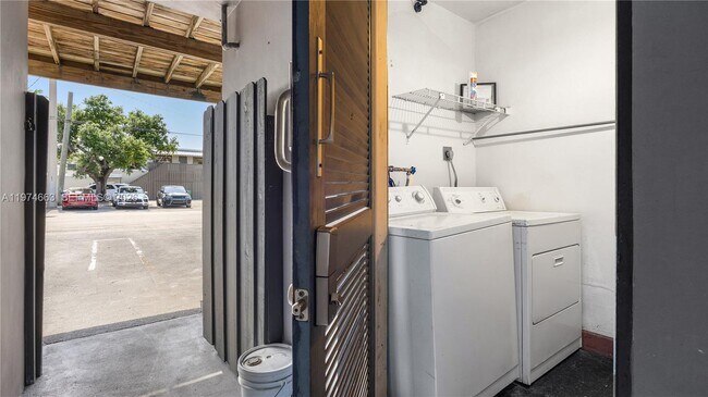 Building Photo - 400 SE 31st St