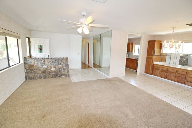 Foto del edificio - Island Living Awaits in South Maui in the desirable Keonekai Heights neighborhood- Move in Specia...