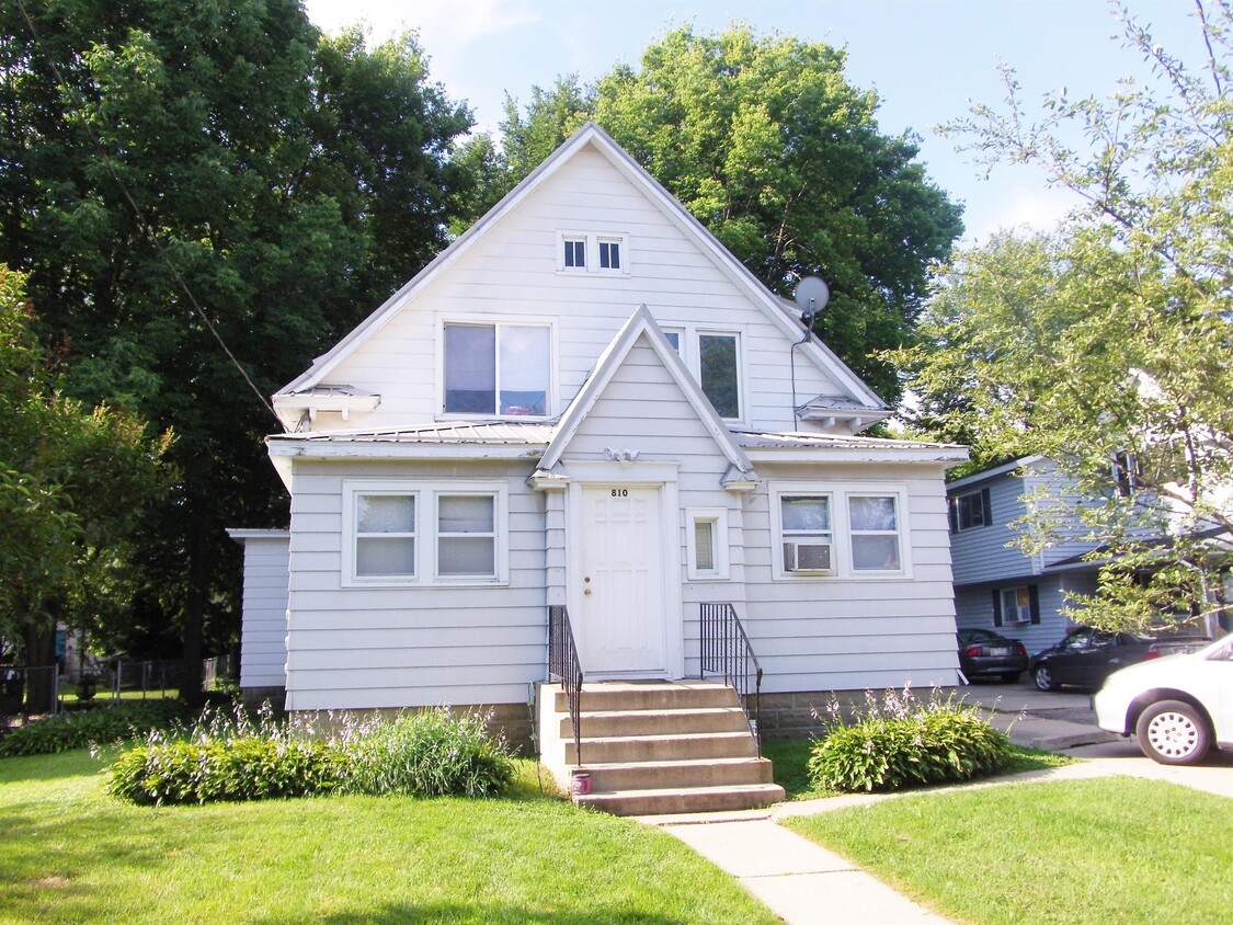 Primary Photo - 810 2nd St NW