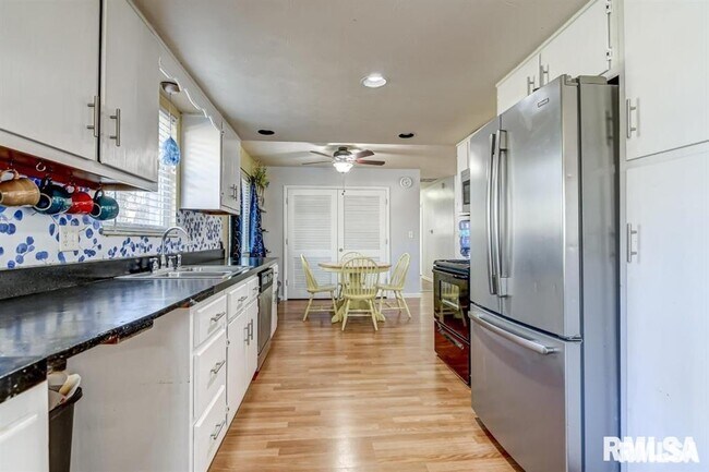 Foto del edificio - 77 Bonnie Brook Rd