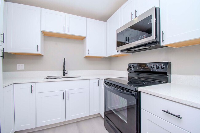 Building Photo - 1313 Eagleview Dr