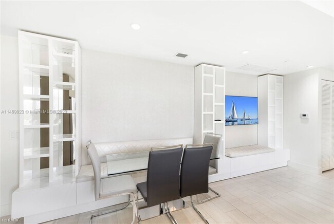 Building Photo - 3 br, 3 bath House - 2000 Metropica Way Ap...