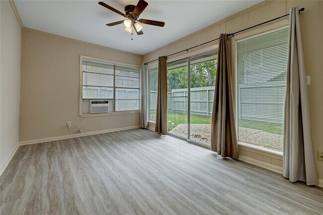 Foto del edificio - 5411 Evergreen St