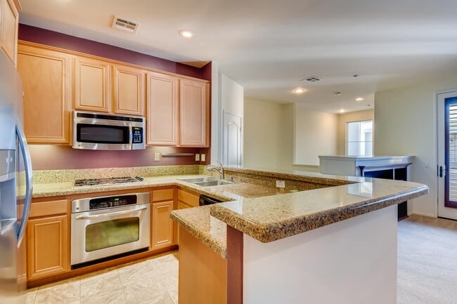 Building Photo - Spacious Spectrum 2 Bedroom Townhome with ...