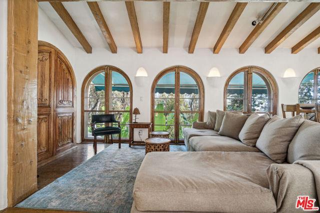 Foto del edificio - 7825 Hillside Ave