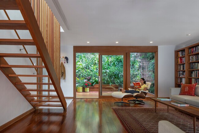 Foto del edificio - 10424 Hebron Ln