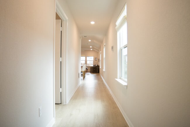 Foto del edificio - 416 Lone Cedar Rd