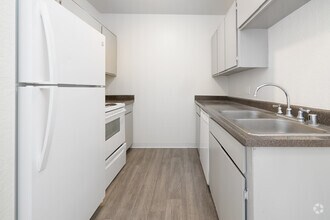 2BR, 2BA - 641SF - Kitchen - Mountain Vista