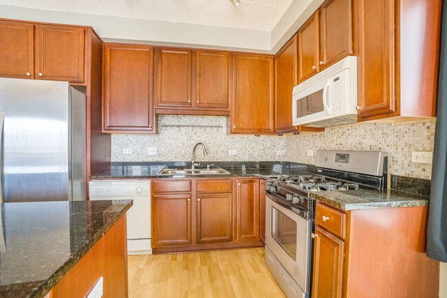 Foto del edificio - 1250 S Indiana Ave