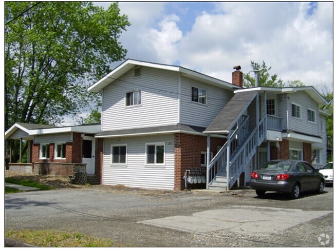 Building Photo - 212 Main St