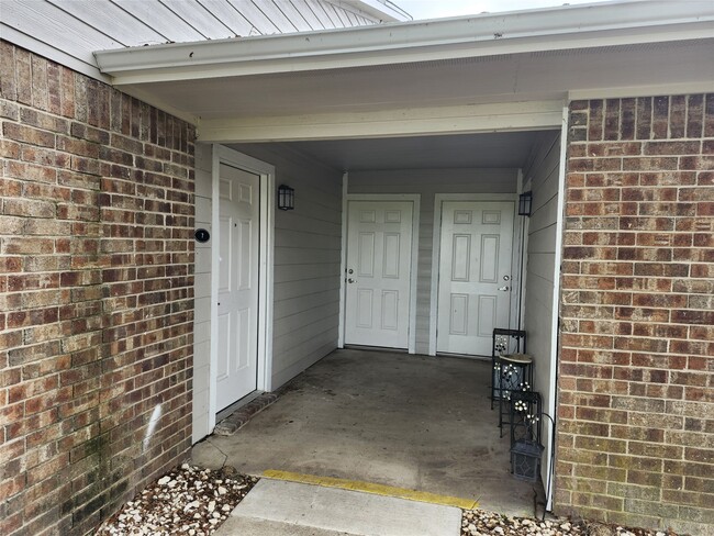 Building Photo - 1000 S 8th St