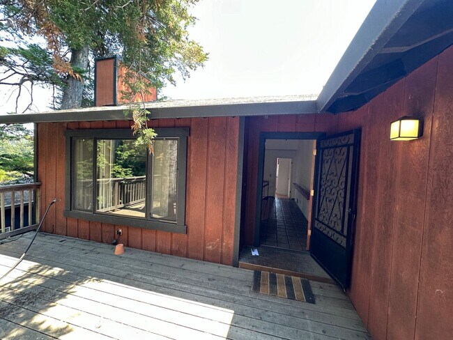 Building Photo - Expansive House in the Monclair Village, Q...
