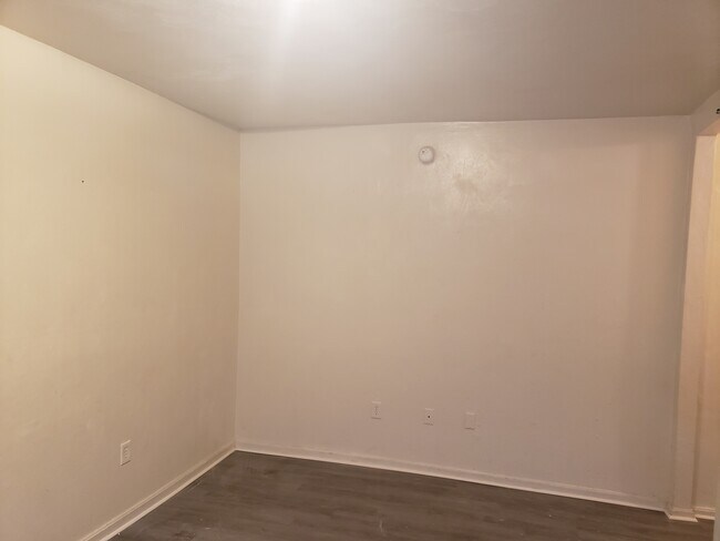 Building Photo - 703 W 29th St