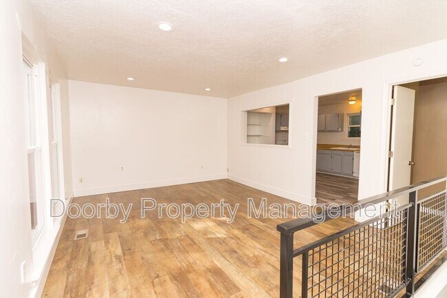 Building Photo - 3728 Chula Vista Dr