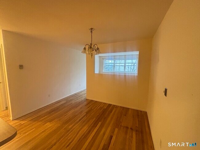 Foto del edificio - 637 Cove Rd