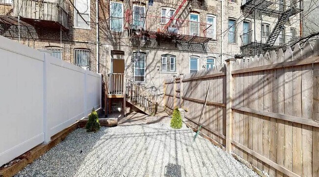 Foto del edificio - 9-32 Seneca Ave