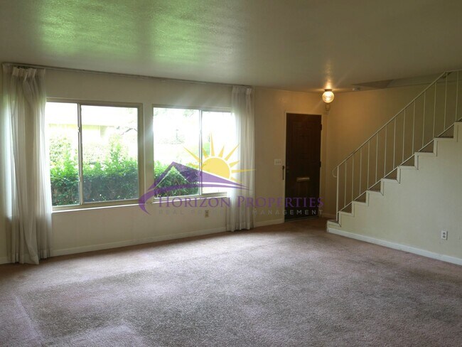 Foto del edificio - 3 Bed 2.5 Bath 1,380 sqft Townhome in Carm...