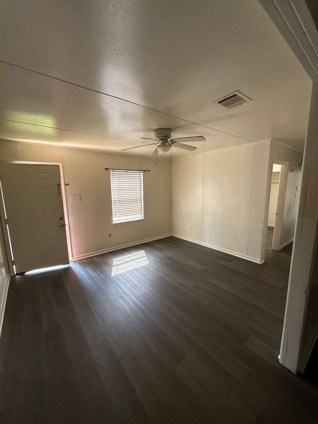 Building Photo - 1105 Shirley Ln