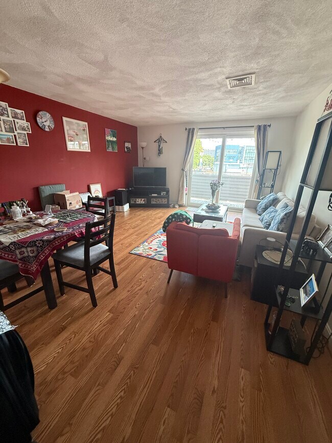 Living Room - 24 South St