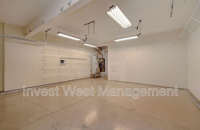 Foto del edificio - 5000 NE 130th Ave