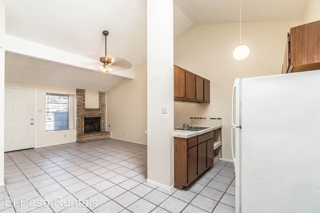 Building Photo - 667 White Cliffs Dr