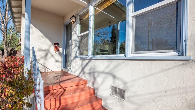 Building Photo - 2434 Humboldt St