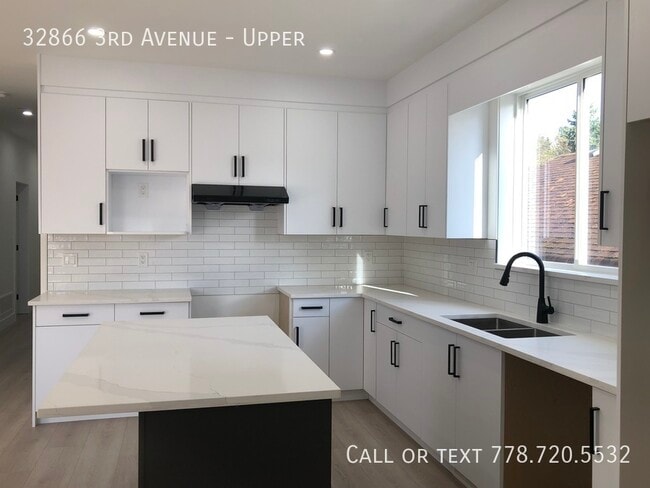 Building Photo - Brand New 4 Bedroom