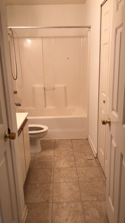 Building Photo - 1st Floor 1 Bedroom Condo in Waterway Village