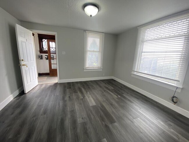 Building Photo - 1610 Pebrican Avenue - 1