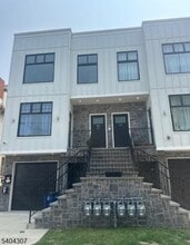 Building Photo - 619 E 26th St