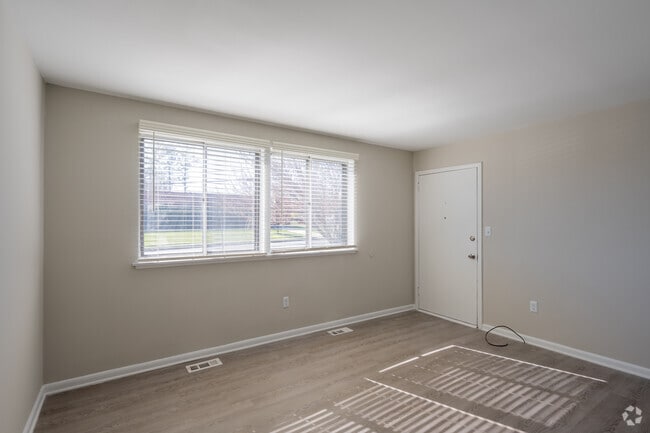 2BR, 1BA - Living Room - Bramblewood Apartments