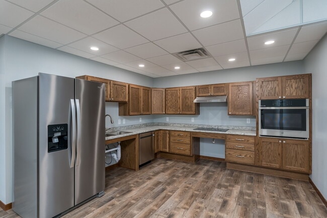 Building Photo - 513 N Riverfront Dr