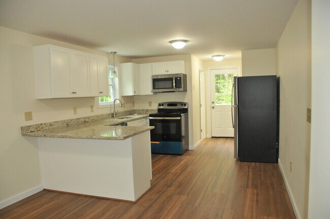 Foto del edificio - 115 High Rock Rd