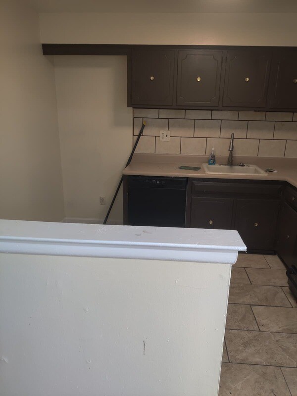 Foto del edificio - 2721 S 76th St