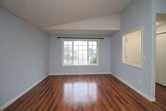Foto del edificio - Spacious Southeast Hillsboro 3 Bedroom/2 B...