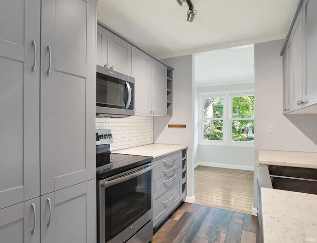 Foto del edificio - 1604 E University St