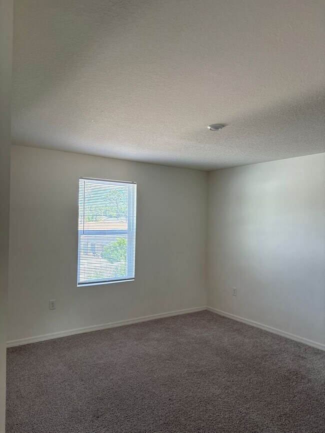 Foto del edificio - Spacious 4-Bedroom Home in Poinciana, FL –...
