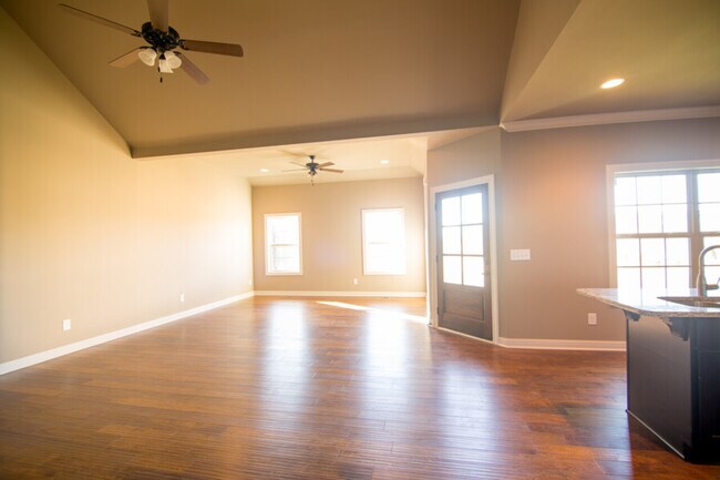 Foto del edificio - 366 Big Station Camp Blvd