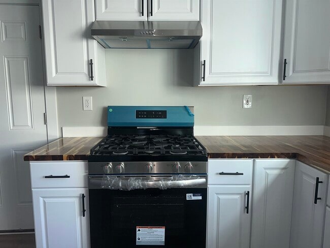 Building Photo - 60 Whitney St