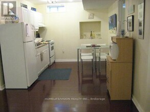 Building Photo - 19 Candlebrook Crescent