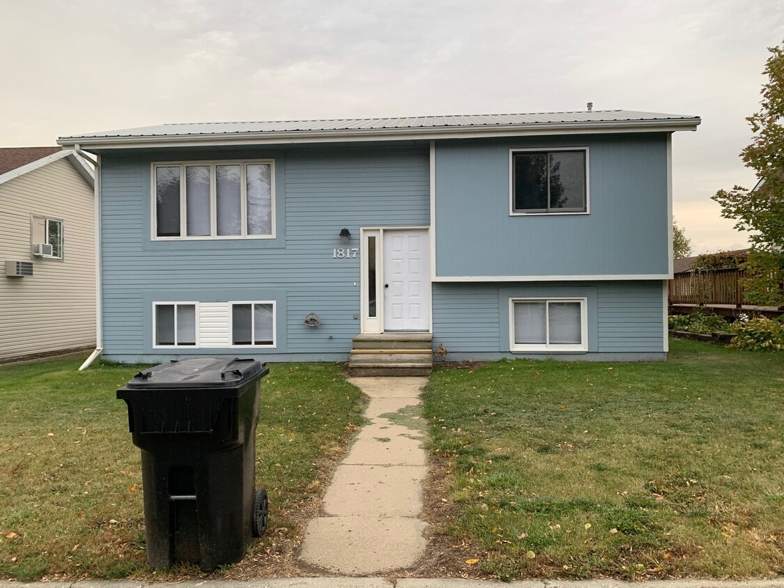 Foto principal - 1817 28th St W