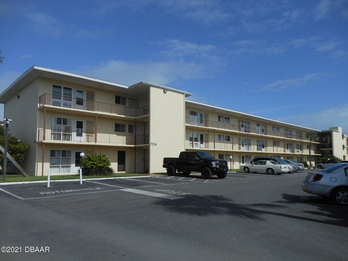 721 S Beach St Unit 211A, Daytona Beach, FL 32114 Condo for Rent in