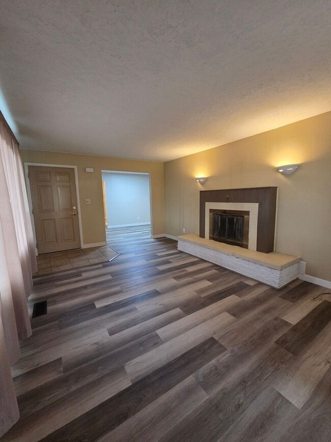 Building Photo - Orchards Home with a View