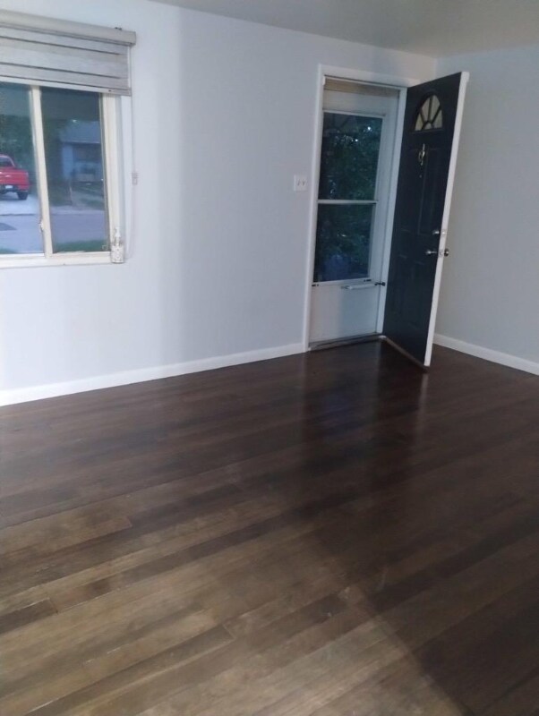 Foto del edificio - 1539 W Cedar Ave