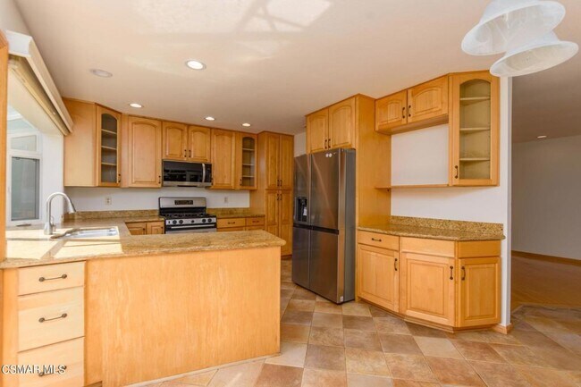 Building Photo - 758 Dearborn Ave