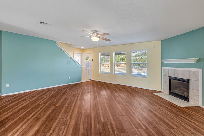 Foto del edificio - 16707 Lark Bunting Ln