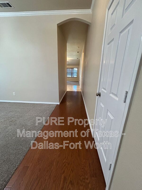 Foto del edificio - 7628 Hollow Forest Dr